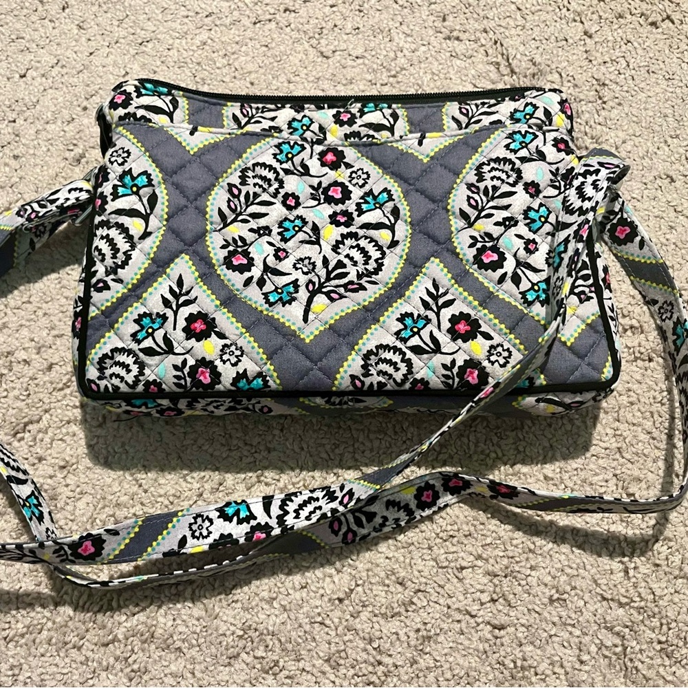EUC Vera Bradley Shoulder Bag 💼 - Picture 2 of 3
